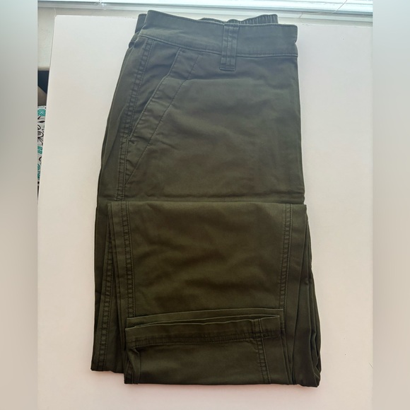 Old Navy High-Rise Chino Pants in Olive Green - Picture 6 of 10